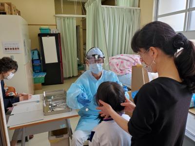 学校歯科医の先生に、一人一人アドバイスをいただきました